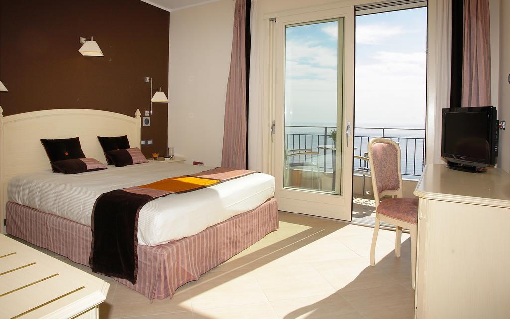 Meridiana Hotel Таормина Экстерьер фото